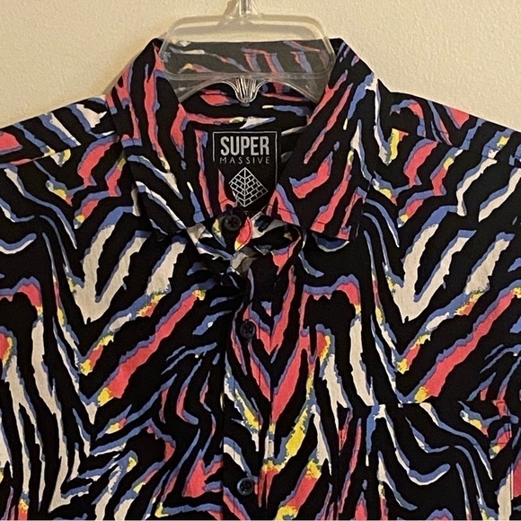 Super Massive Colorful Wavy Pattern Button Down Short Sleeves Shirt Men's Size S - Picture 2 of 9